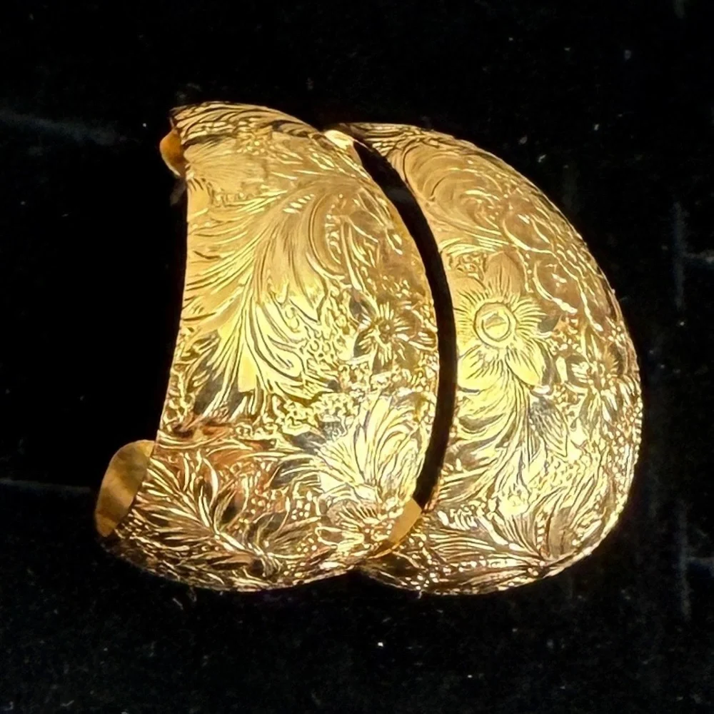 Beautiful, lightweight etched, goldtone, wide costume earrings